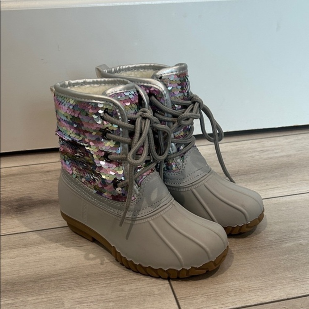 Olivia Miller Girl! Little Girls Gray Sequin snow rain boots size 11